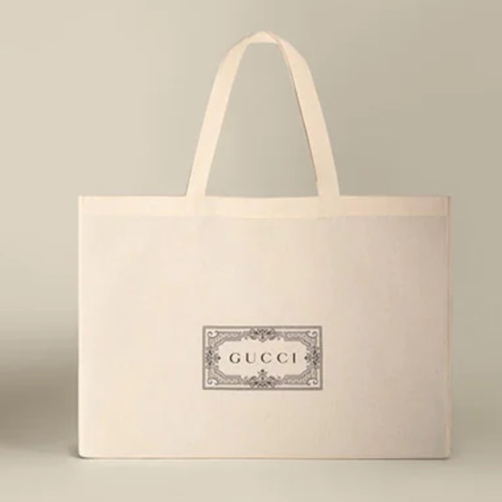 GUCCI Canvas Shopping Tote 👜 - Picture 2 of 8
